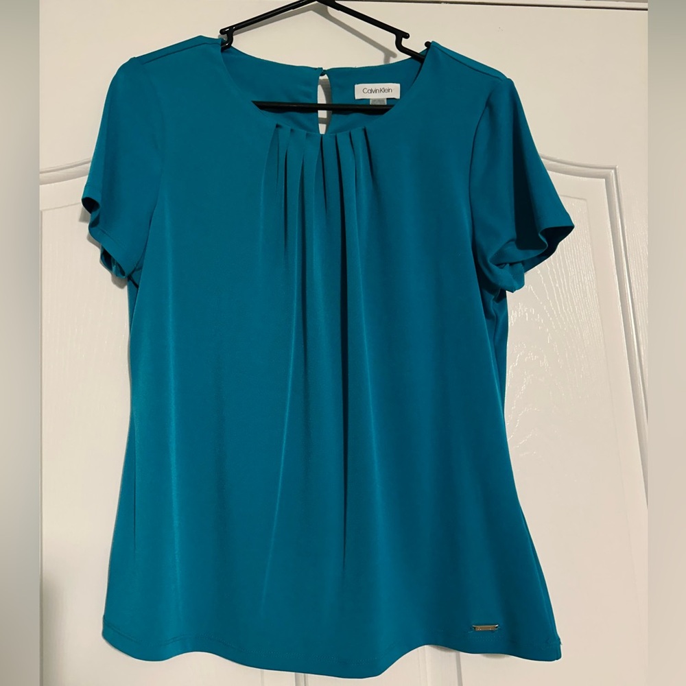 Calvin Klein Turquoise Pleated Top, new without tags. Size Large.